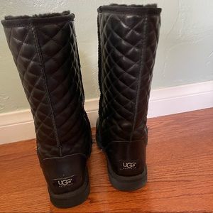 Black leather Ugg